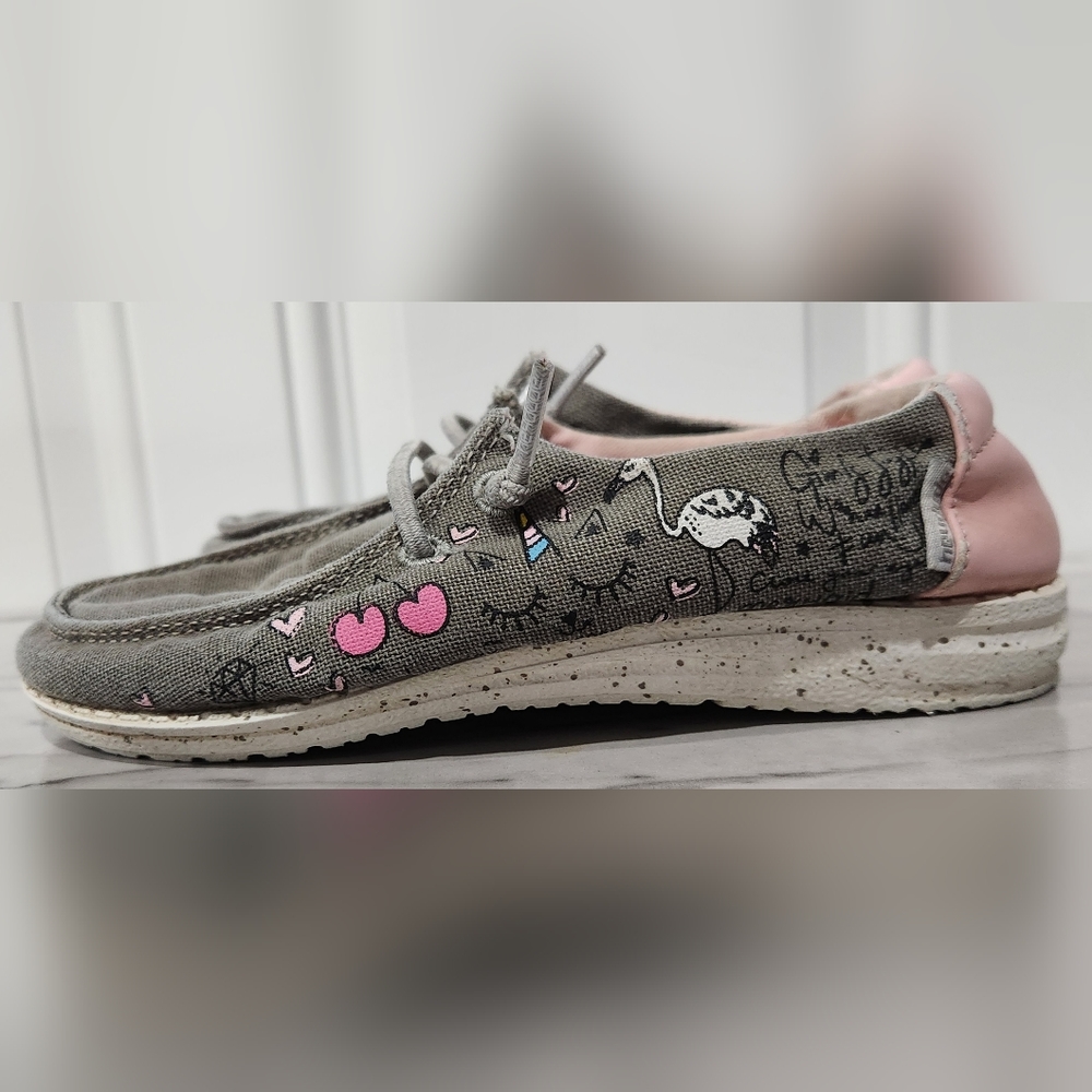 Hey Dude Wendy doodle grey and pink slip-on shoes size 1 youth